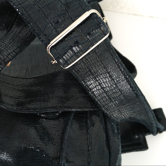 Dark blue crocodile embossed leather sling body crossbody hands free travel bag - Picture 4 of 10